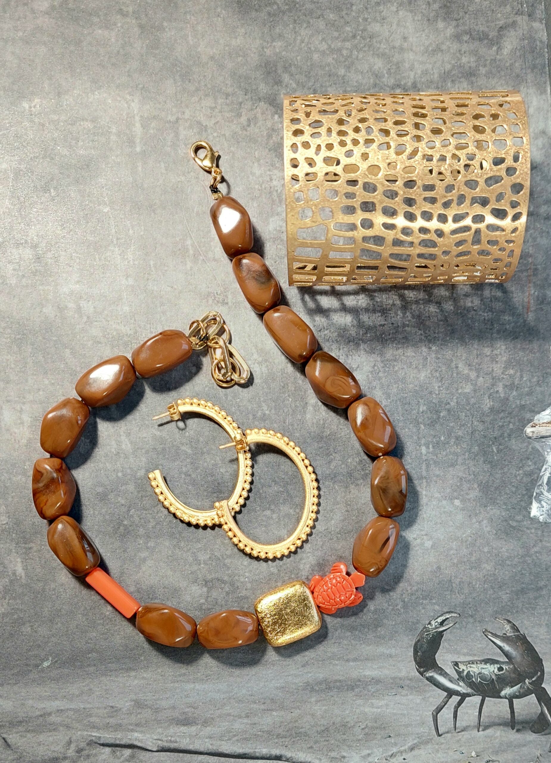 Collar Turtle
