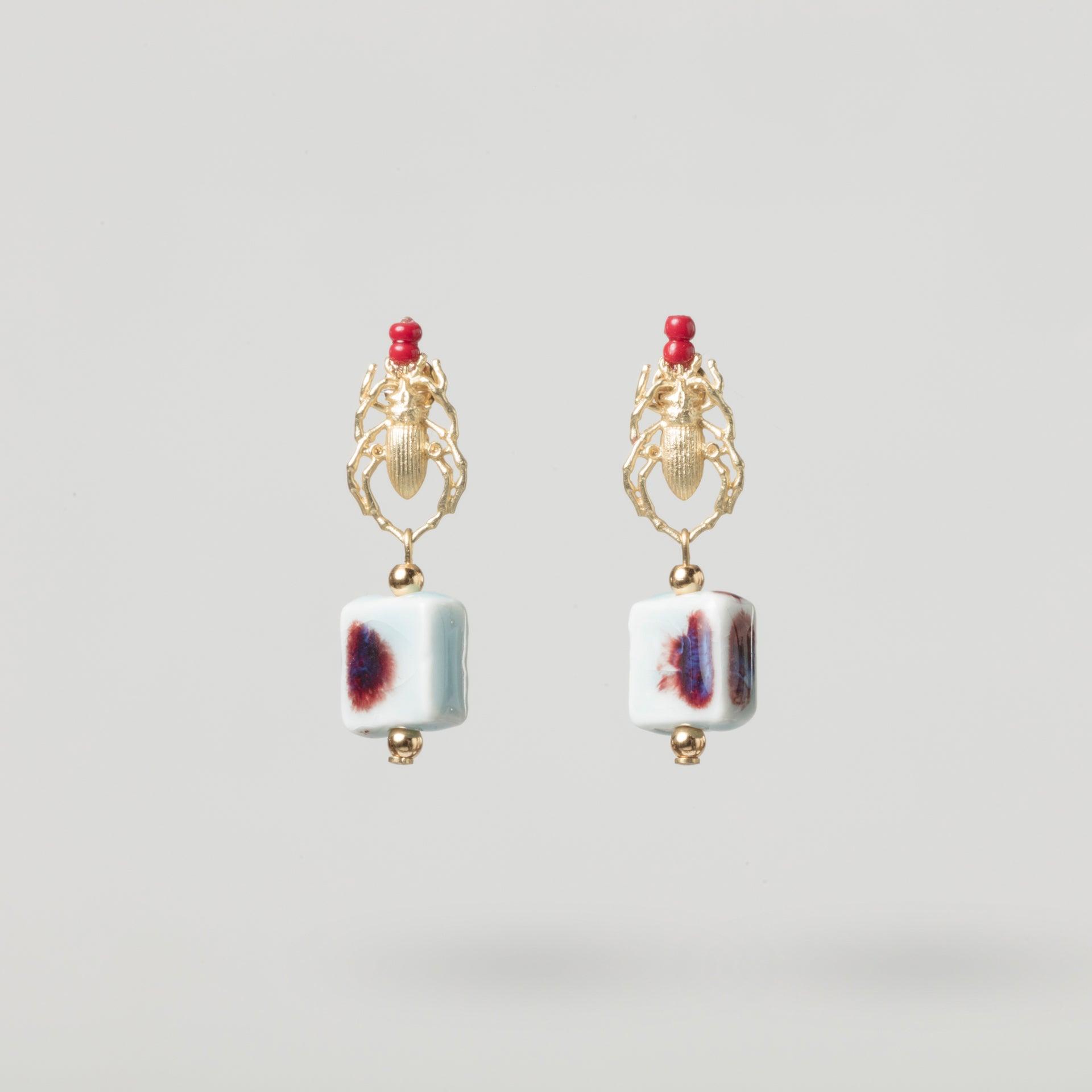 Pendiente Escarabajo Azul