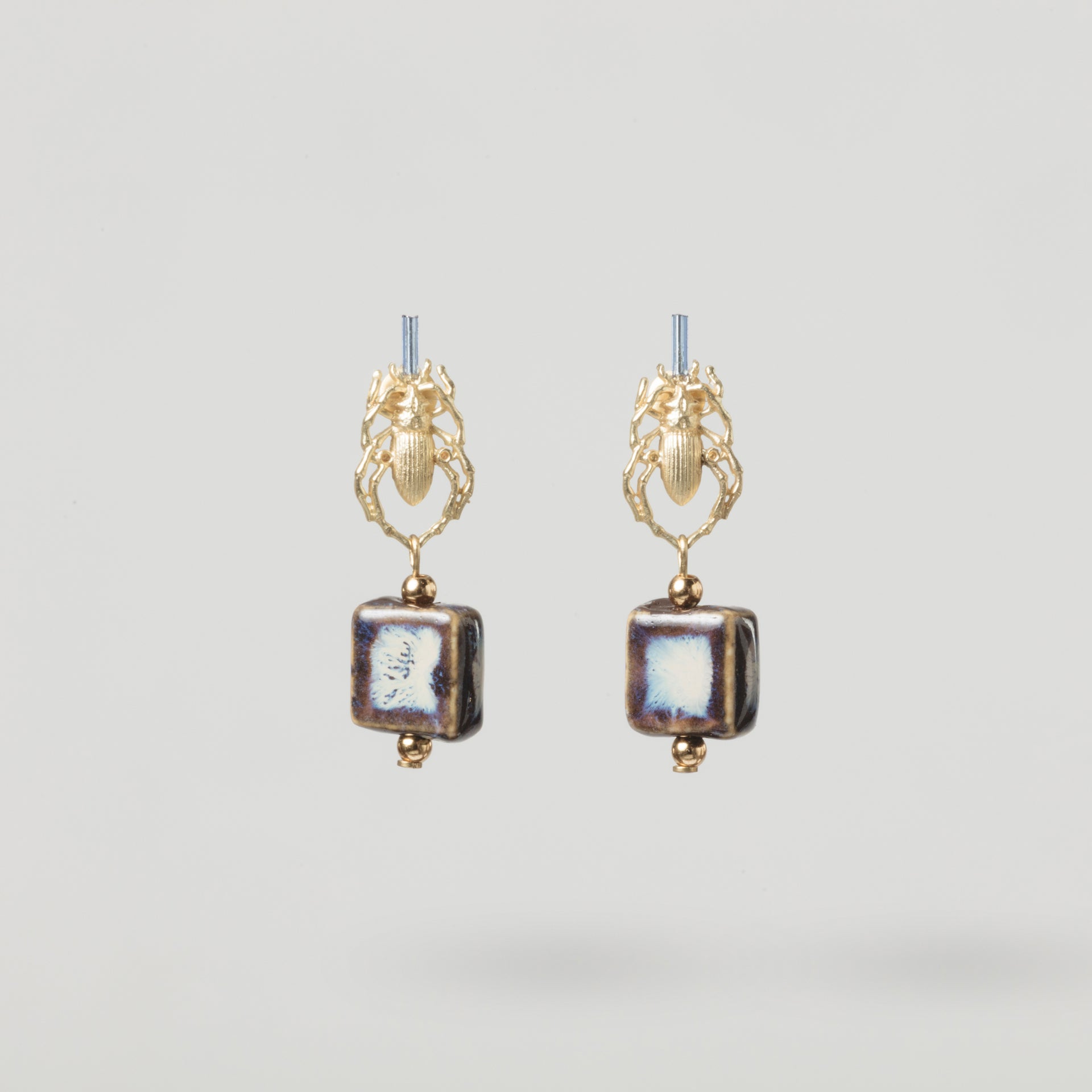 Pendiente Escarabajo Marron